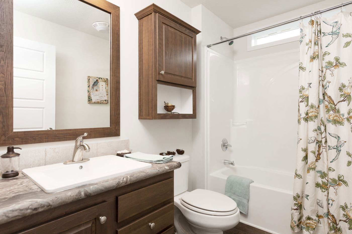 Elm st bathroom home features