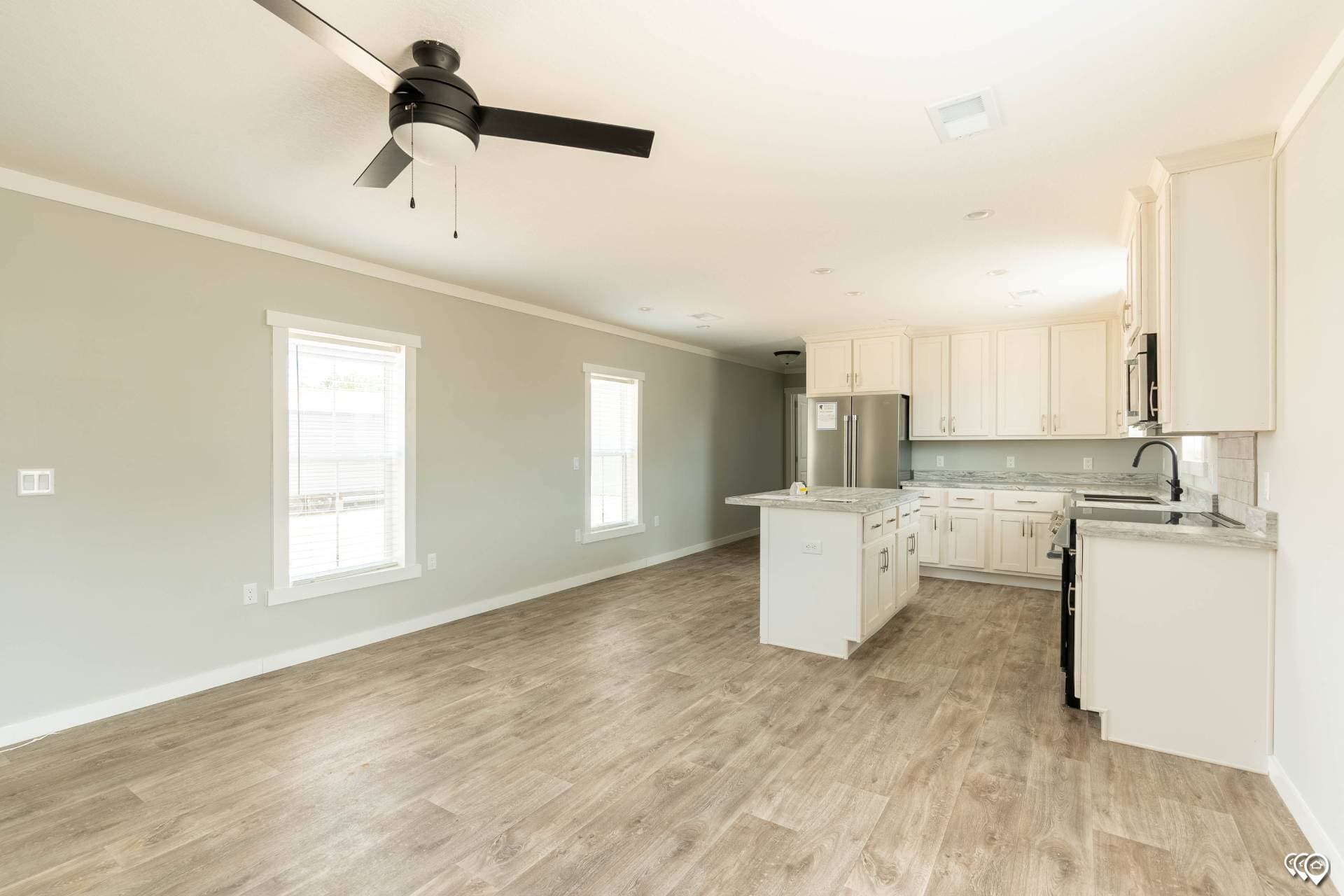 Chc1680-104 interior home features