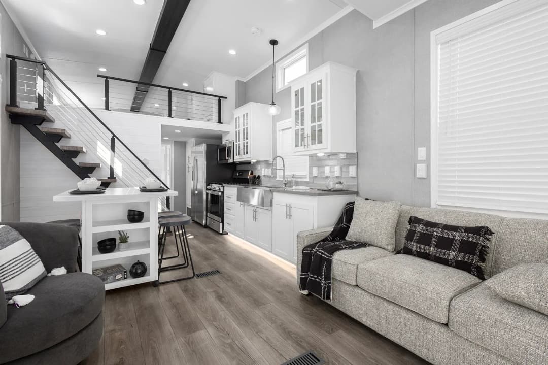 Eldorado 9043 interior home features