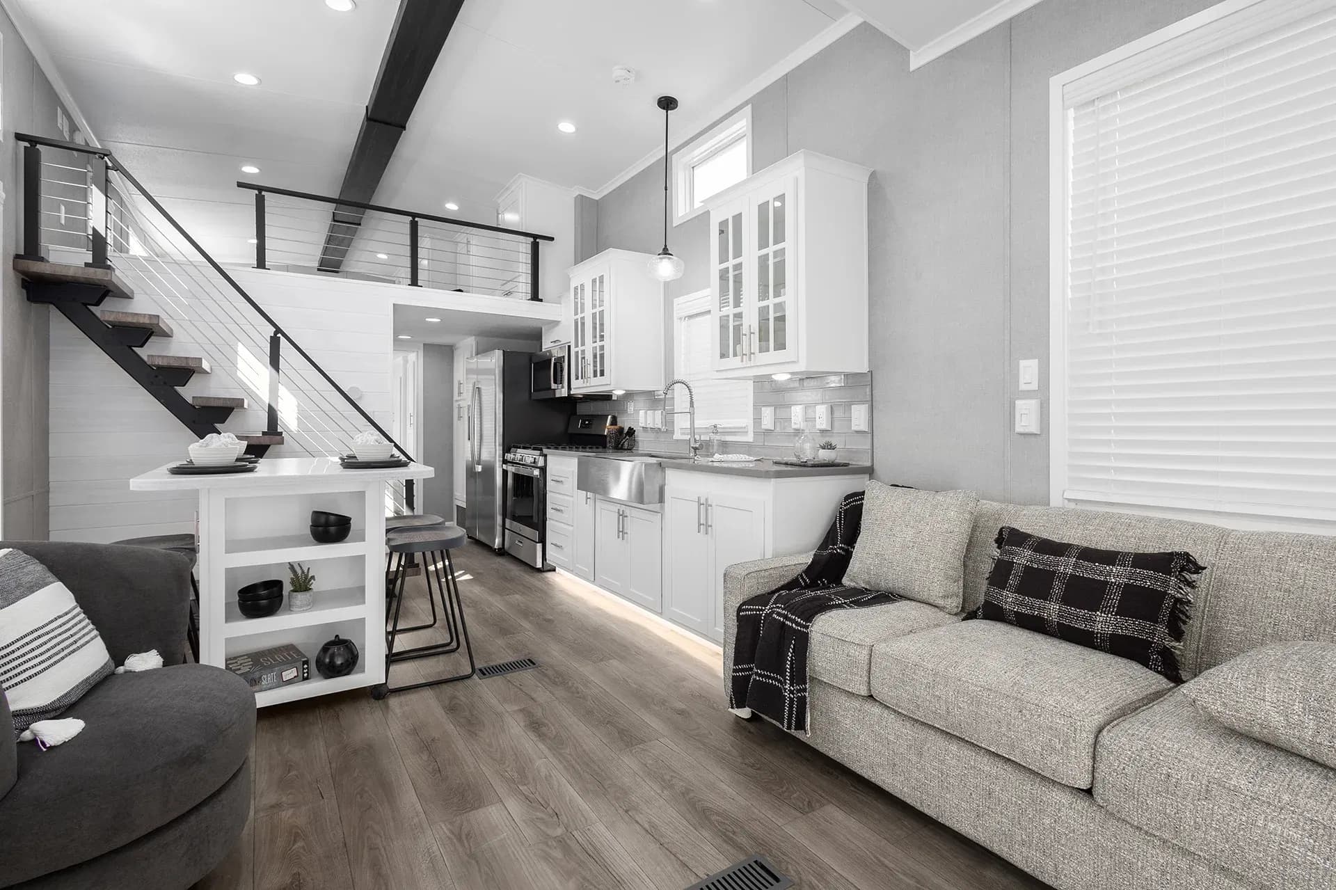 Eldorado 9043 interior home features