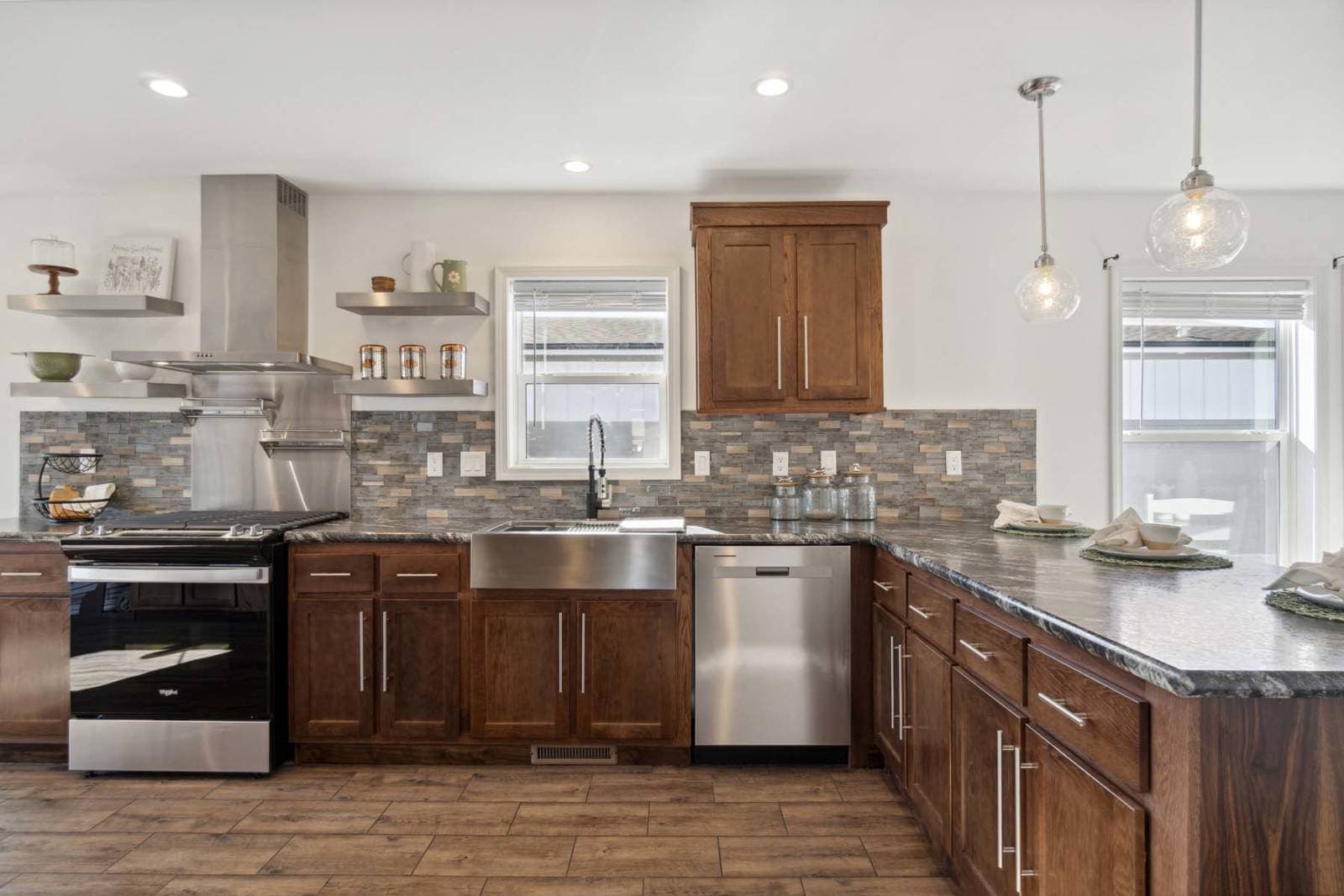 Pika-e kitchen home features