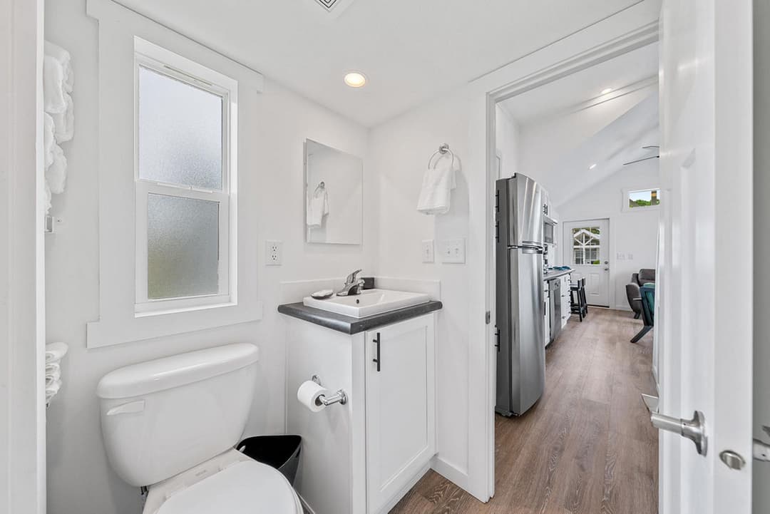 Park model 4110l bathroom home features