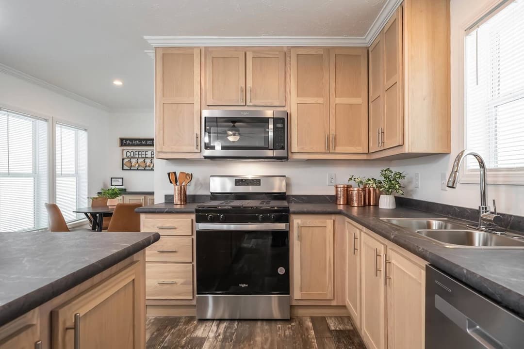 C802a kitchen home features