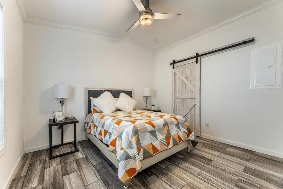 Innovation 1650h bedroom home features