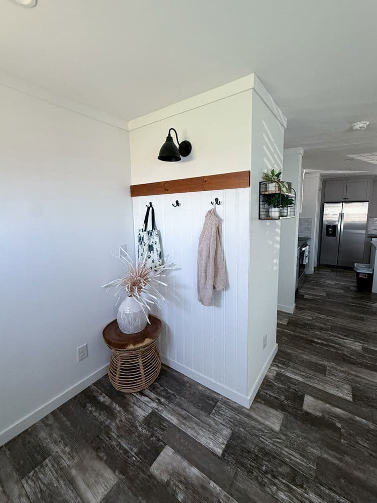 Gibbon interior home features