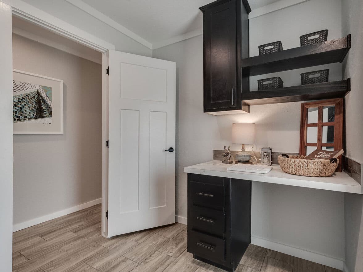 28603n interior home features