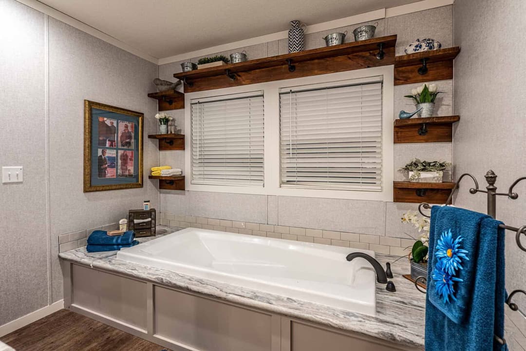 Magnum 32764m bathroom home features