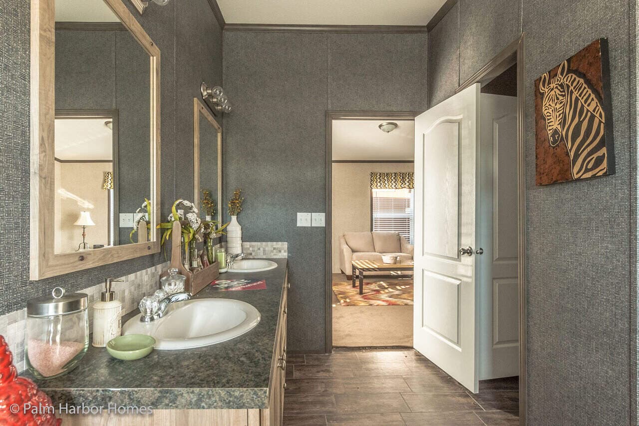 Benbrook 28644b bathroom home features