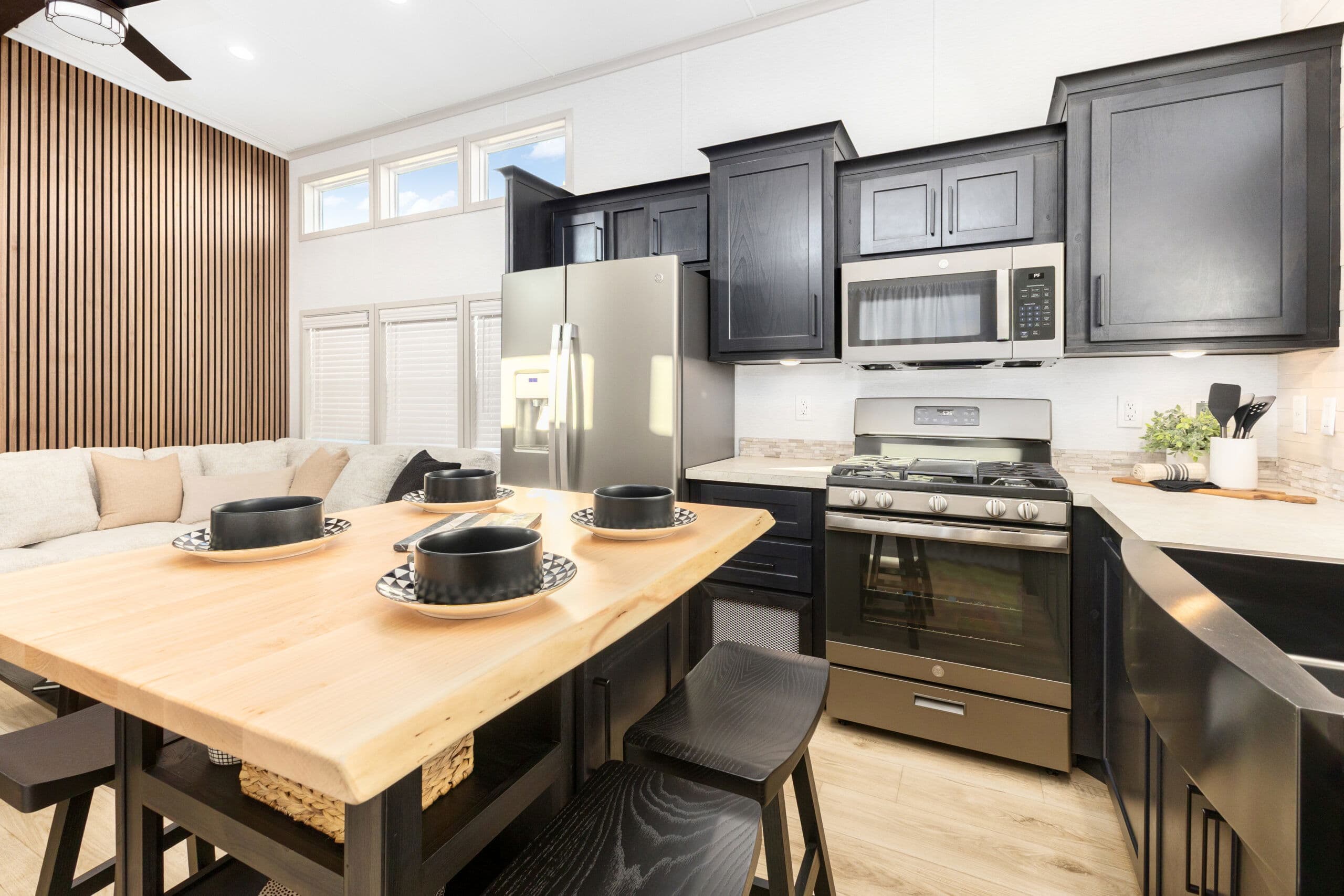 Island 6376 kitchen home features