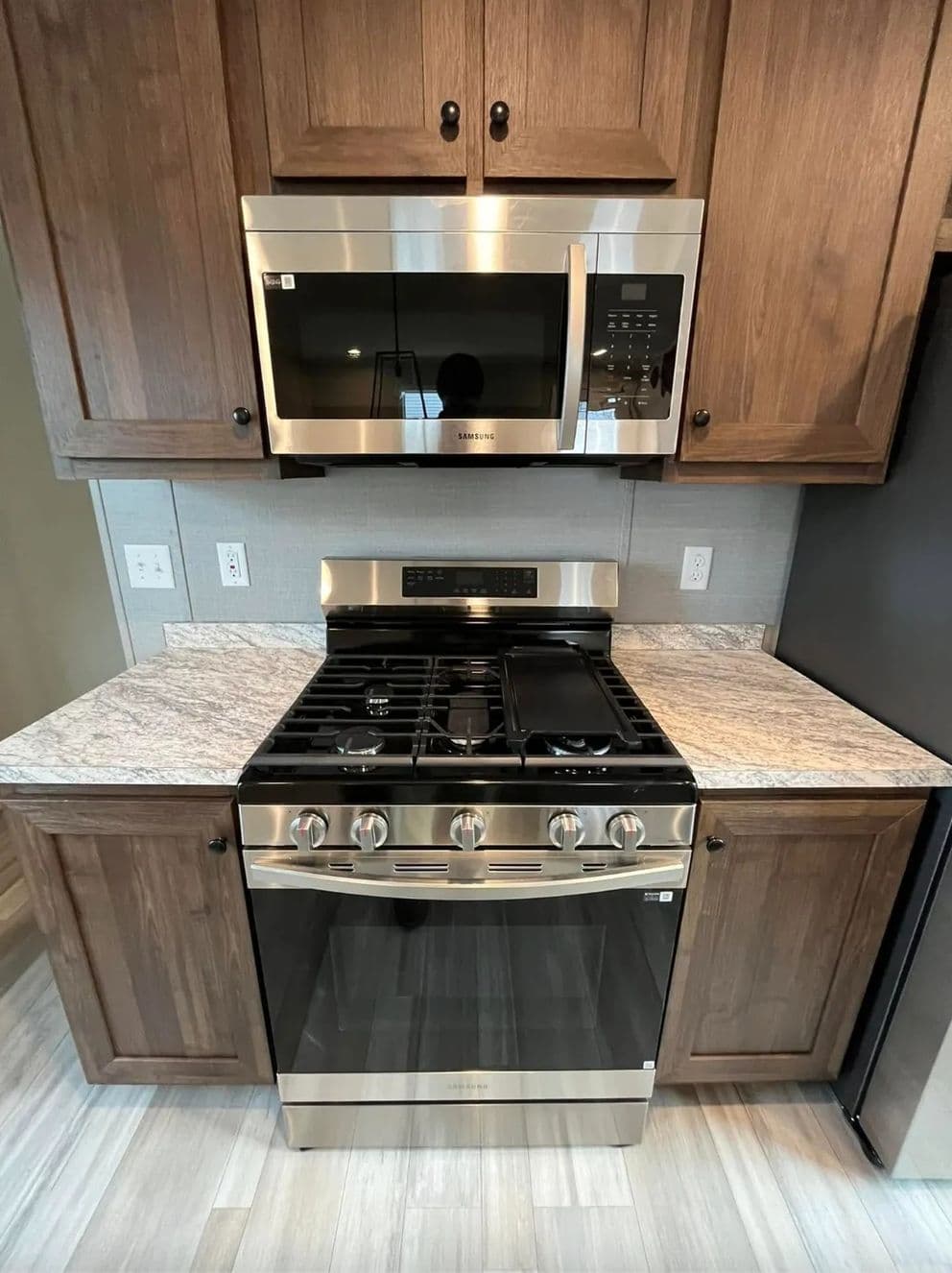 Peridot 60 kitchen home features