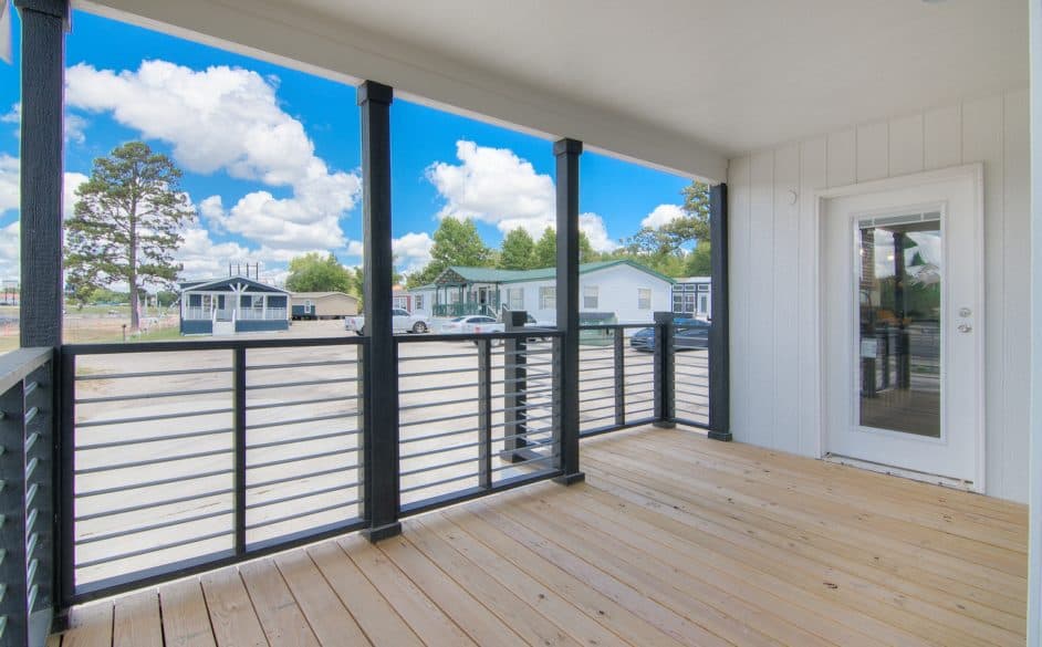 Pearl 6370 exterior home features