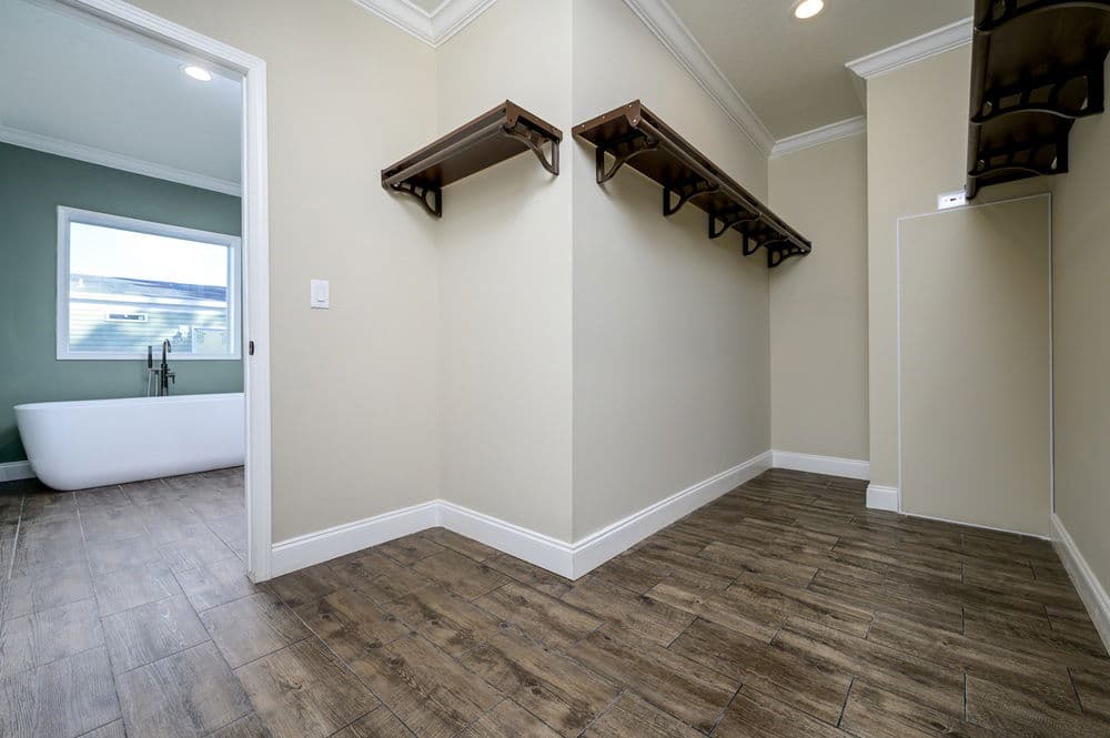 Marathon interior home features