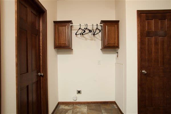 Lionel interior home features