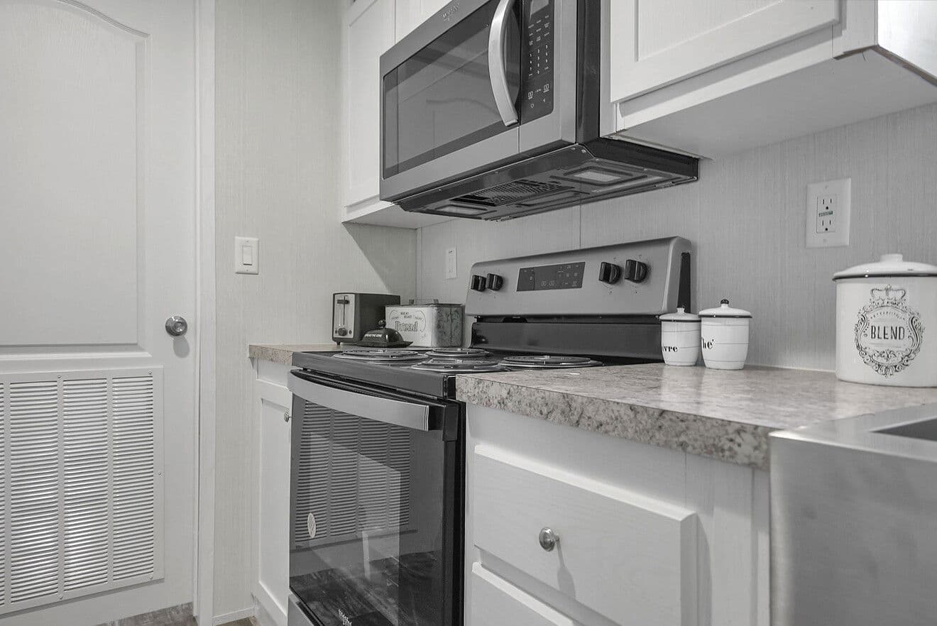 Valu 28563u interior and kitchen home features