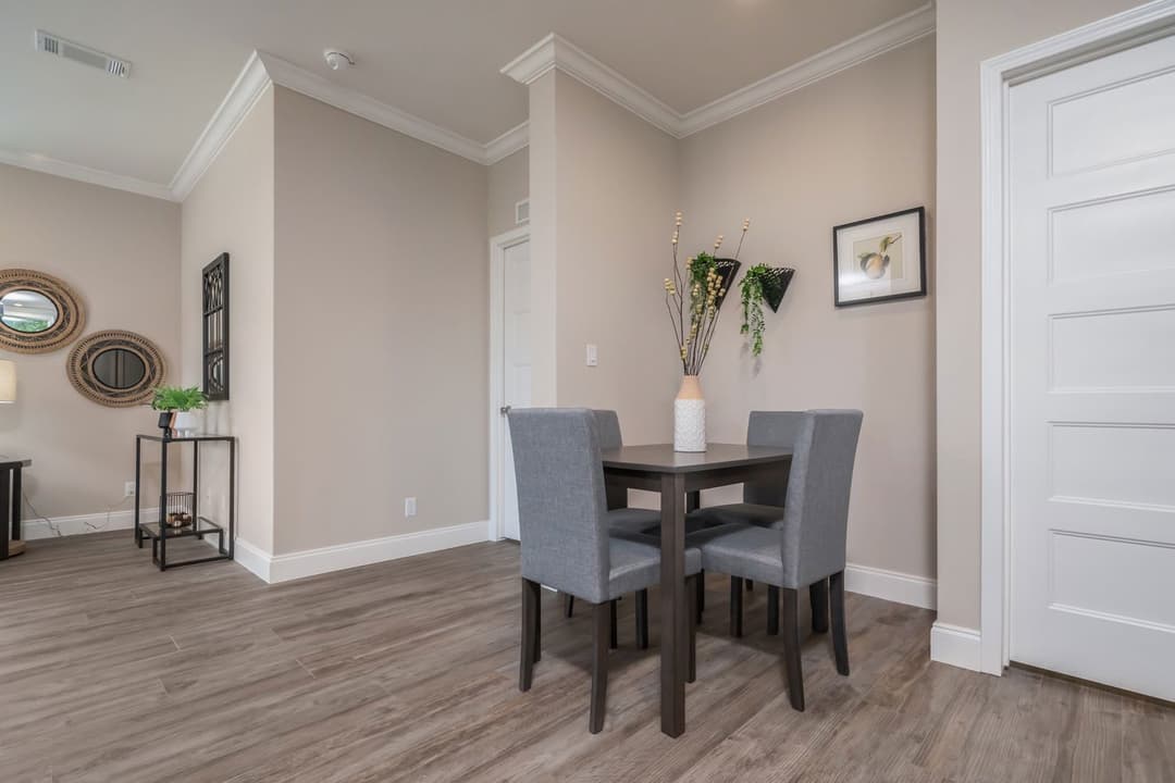 The chariot 24442a interior home features