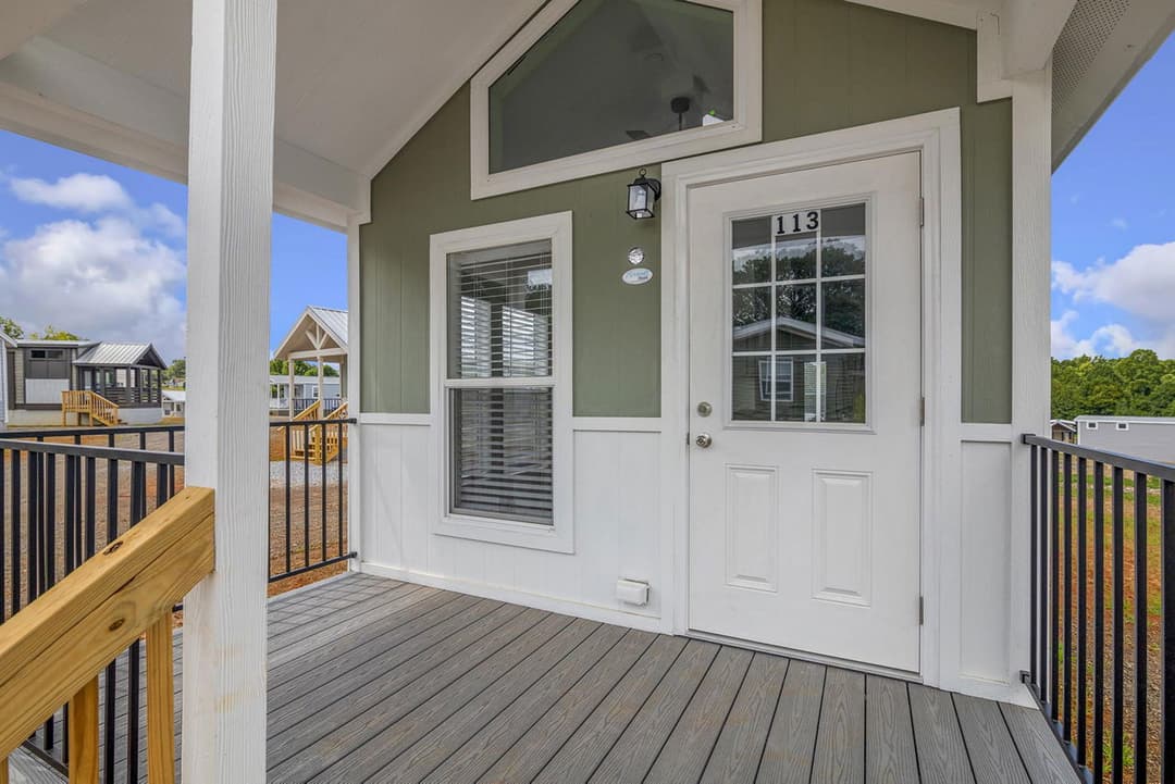 Park model 528 070 exterior home features