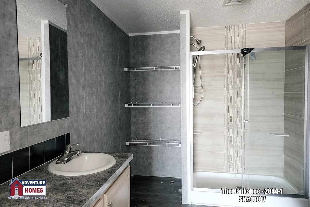 Kankakee | 2844-1 bathroom home features