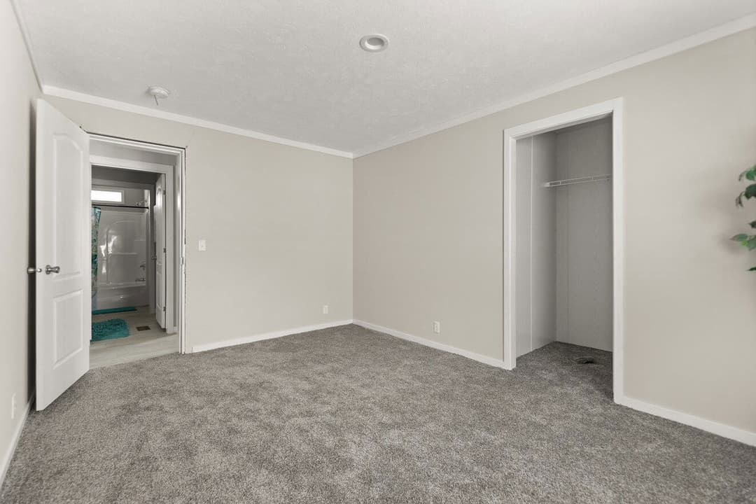 Big beam house 32663x bedroom home features