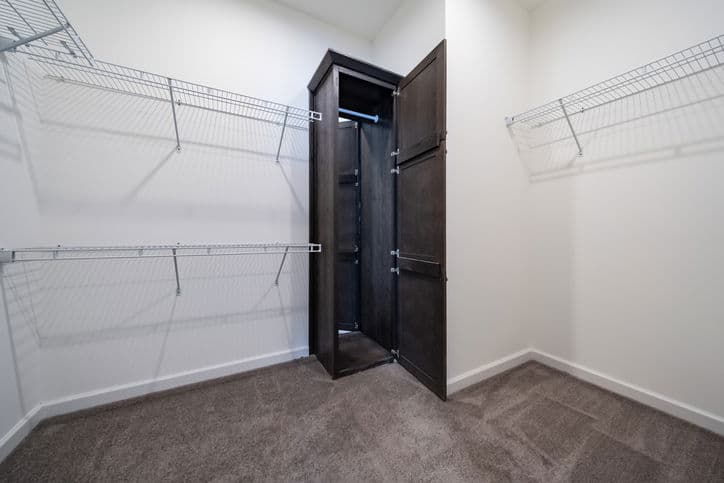 Max supreme 2 28683c interior home features