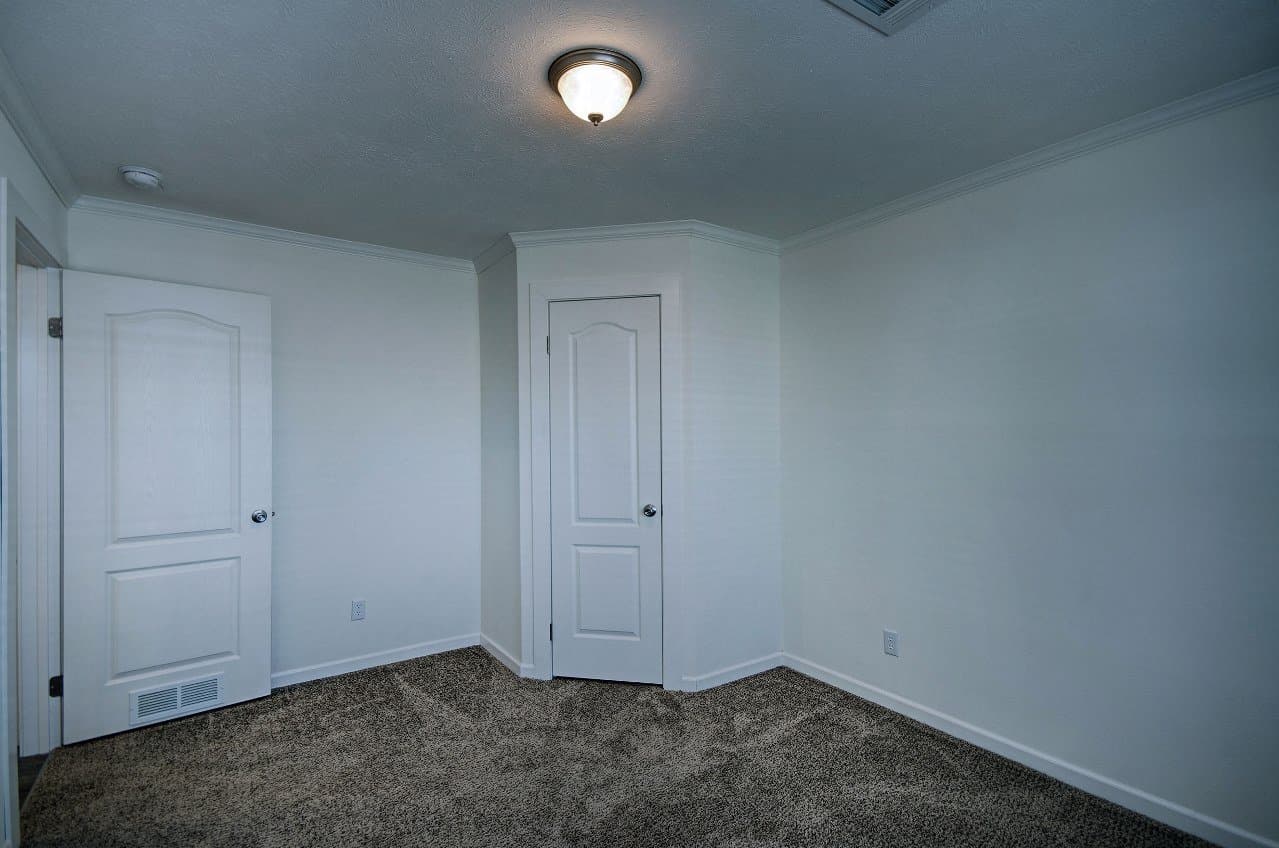 Sardis bedroom home features