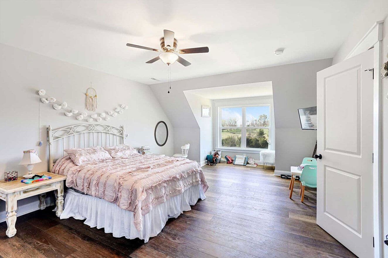 Farmhouse ii cape bedroom home features