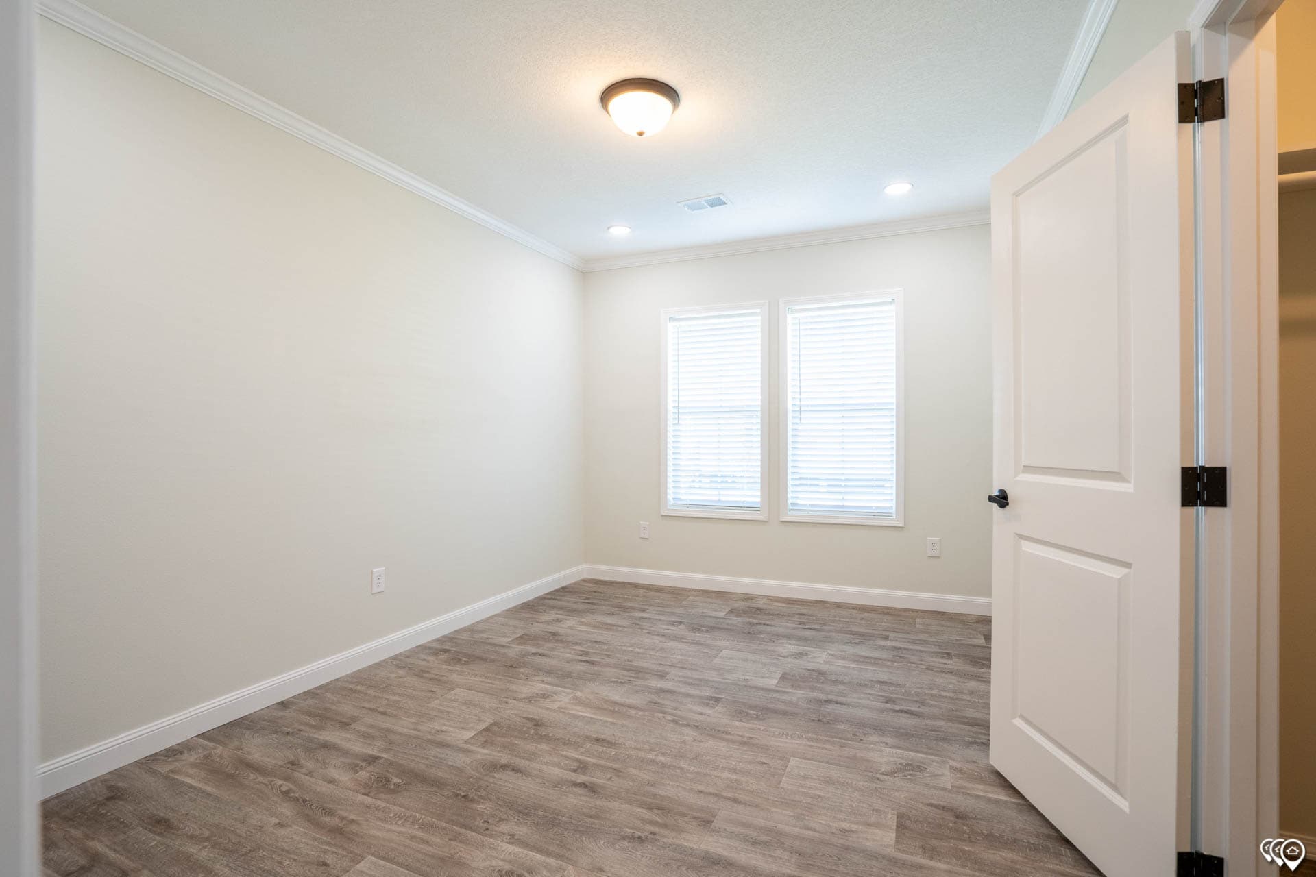 Pri3270-2060 bedroom home features