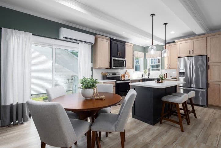 Meadowbrook 32361a interior home features