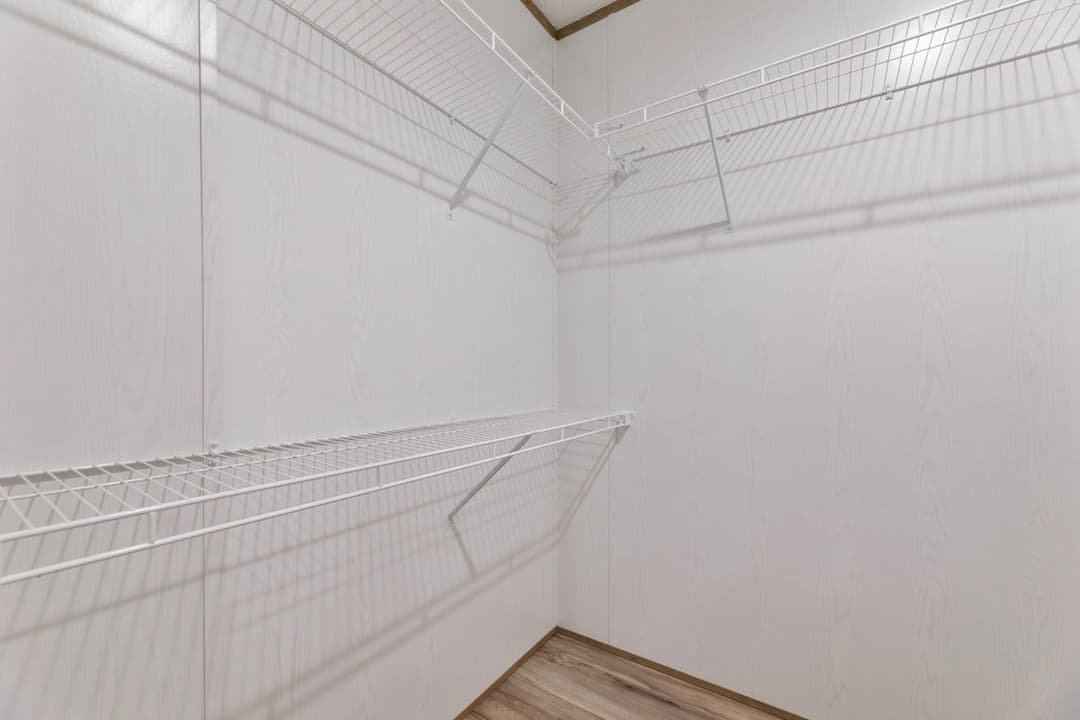 Ascension 16723h interior home features