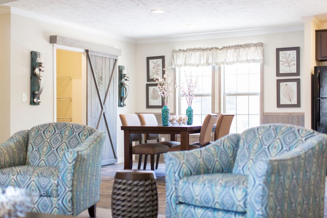 Woodbridge i interior home features