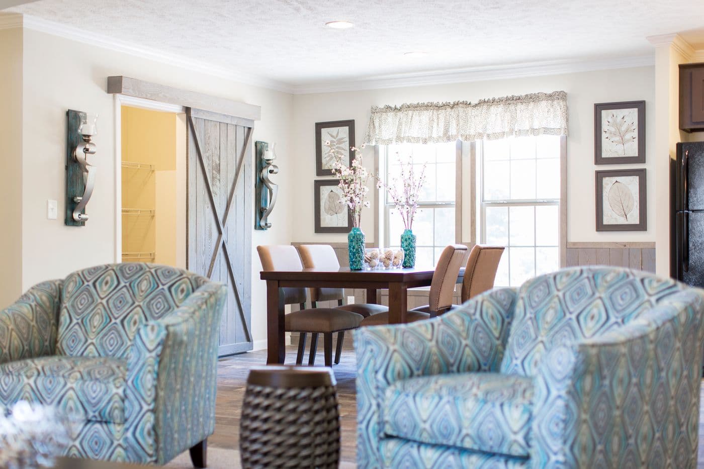 Woodbridge i interior home features