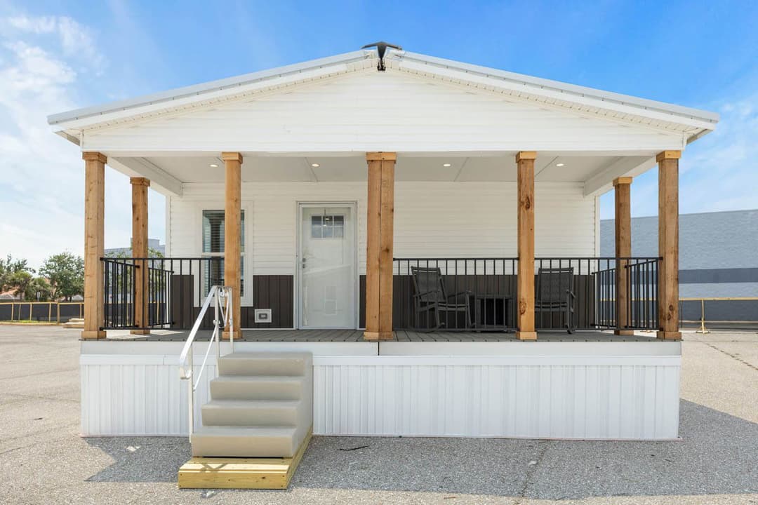 Venice exterior home features