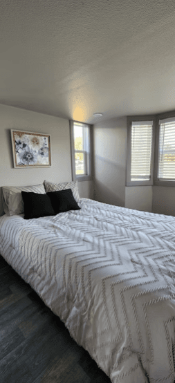 Bayside bedroom home features