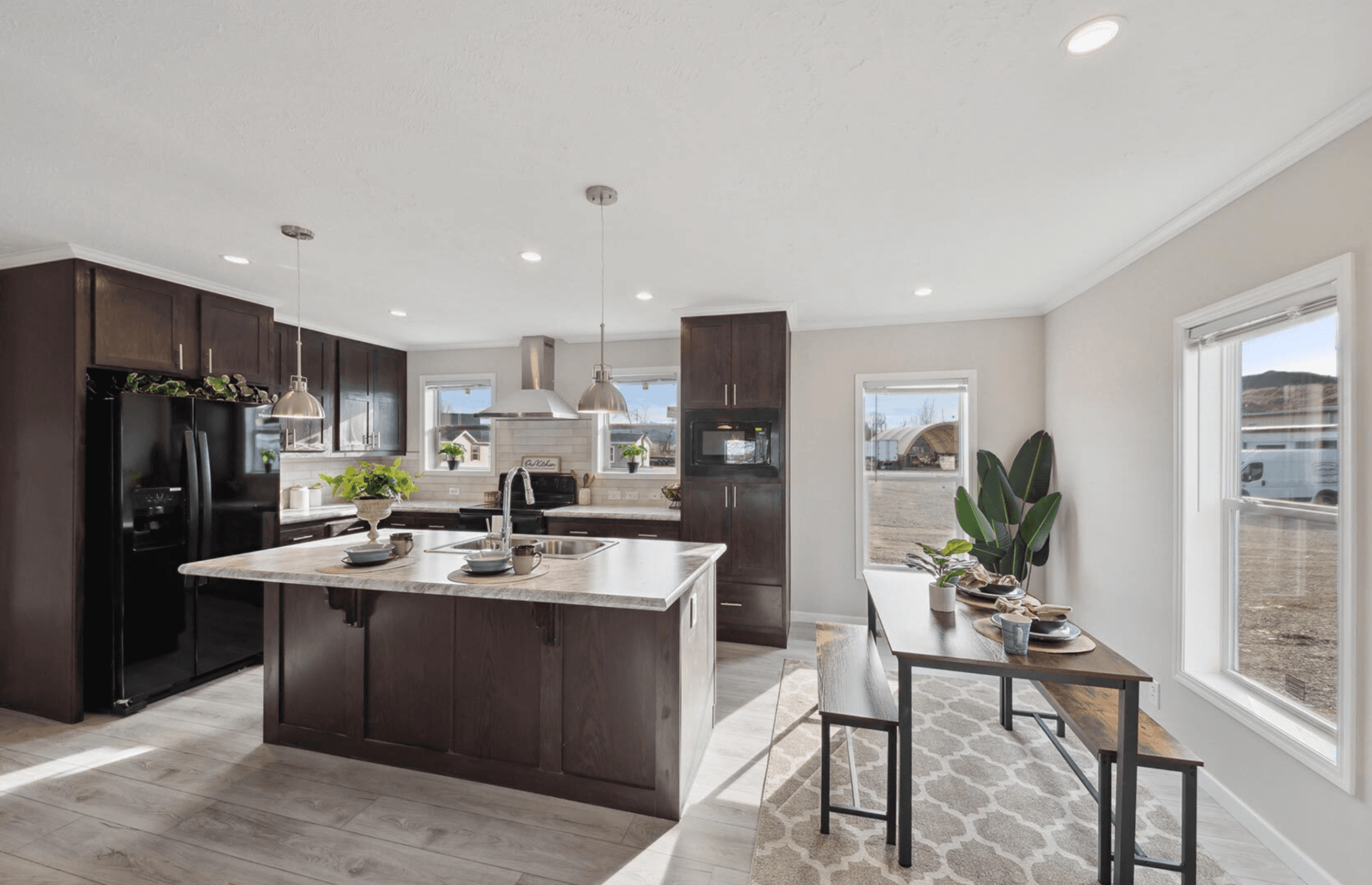 N656 interior home features