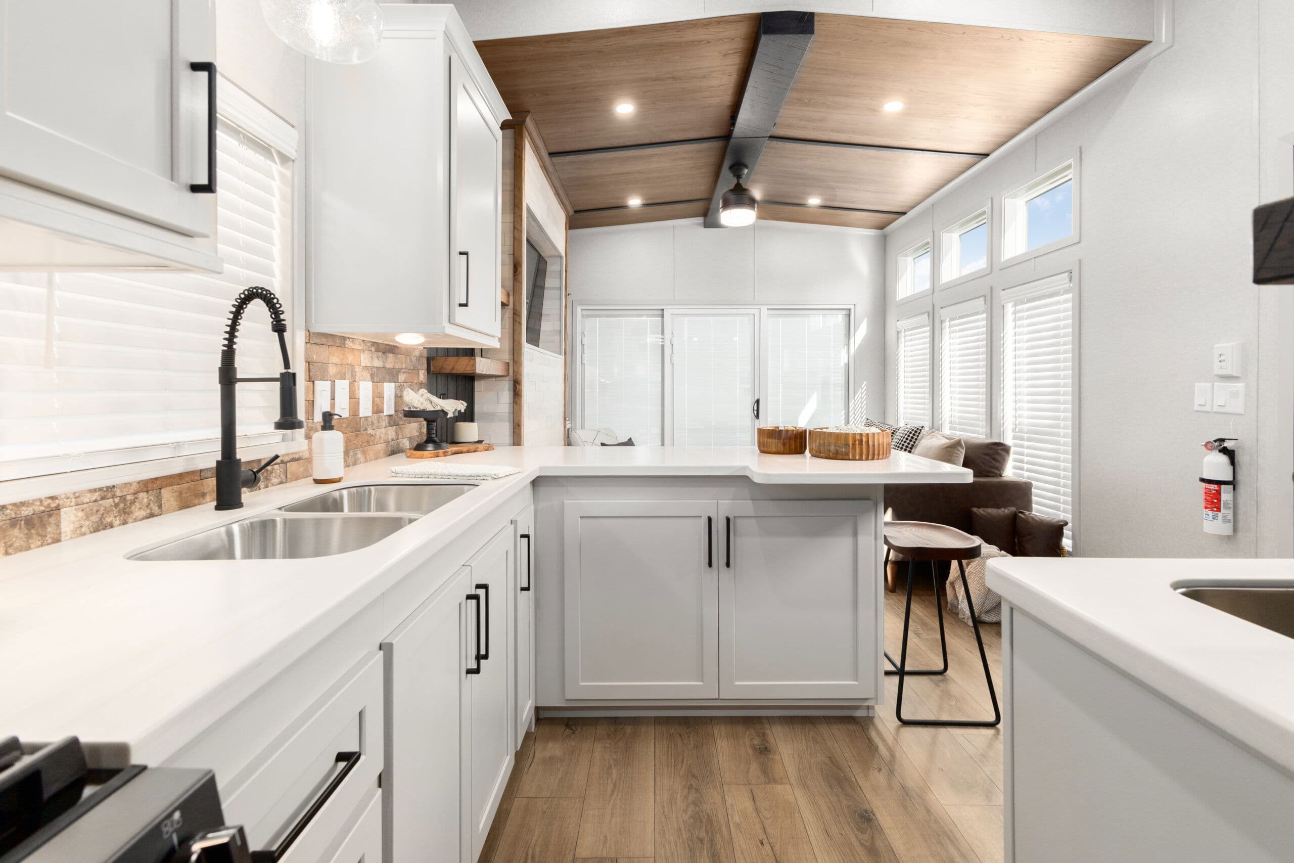 Eldorado 9051 kitchen home features