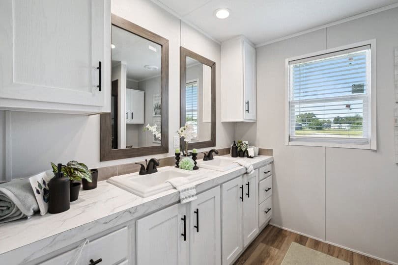 Valor 16763n bathroom home features