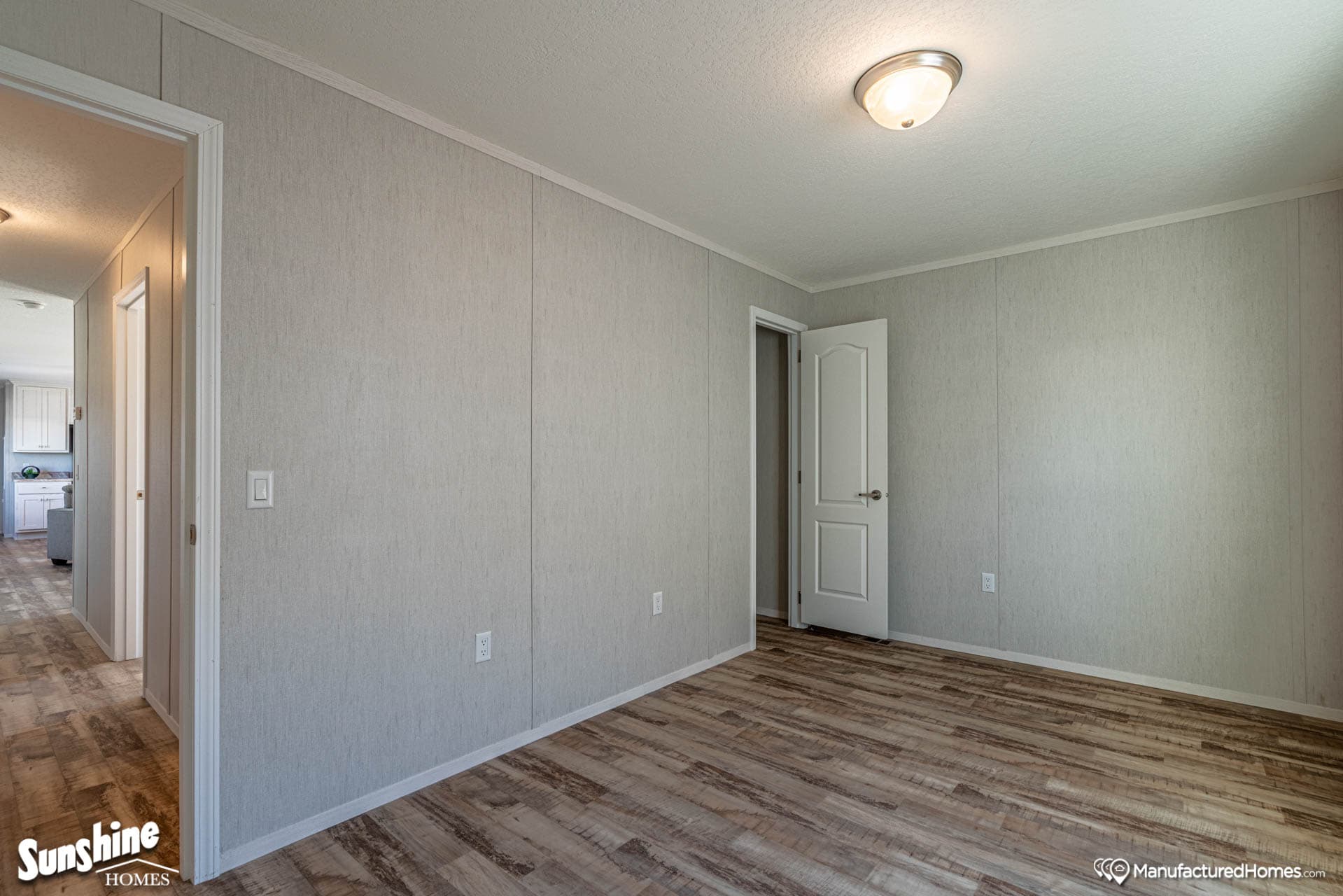 Arc1680-8000 bedroom home features