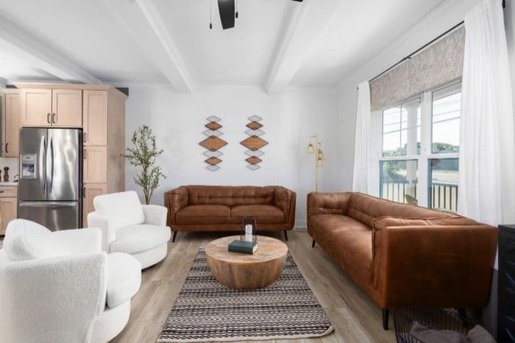 Meadowbrook 32361a interior home features