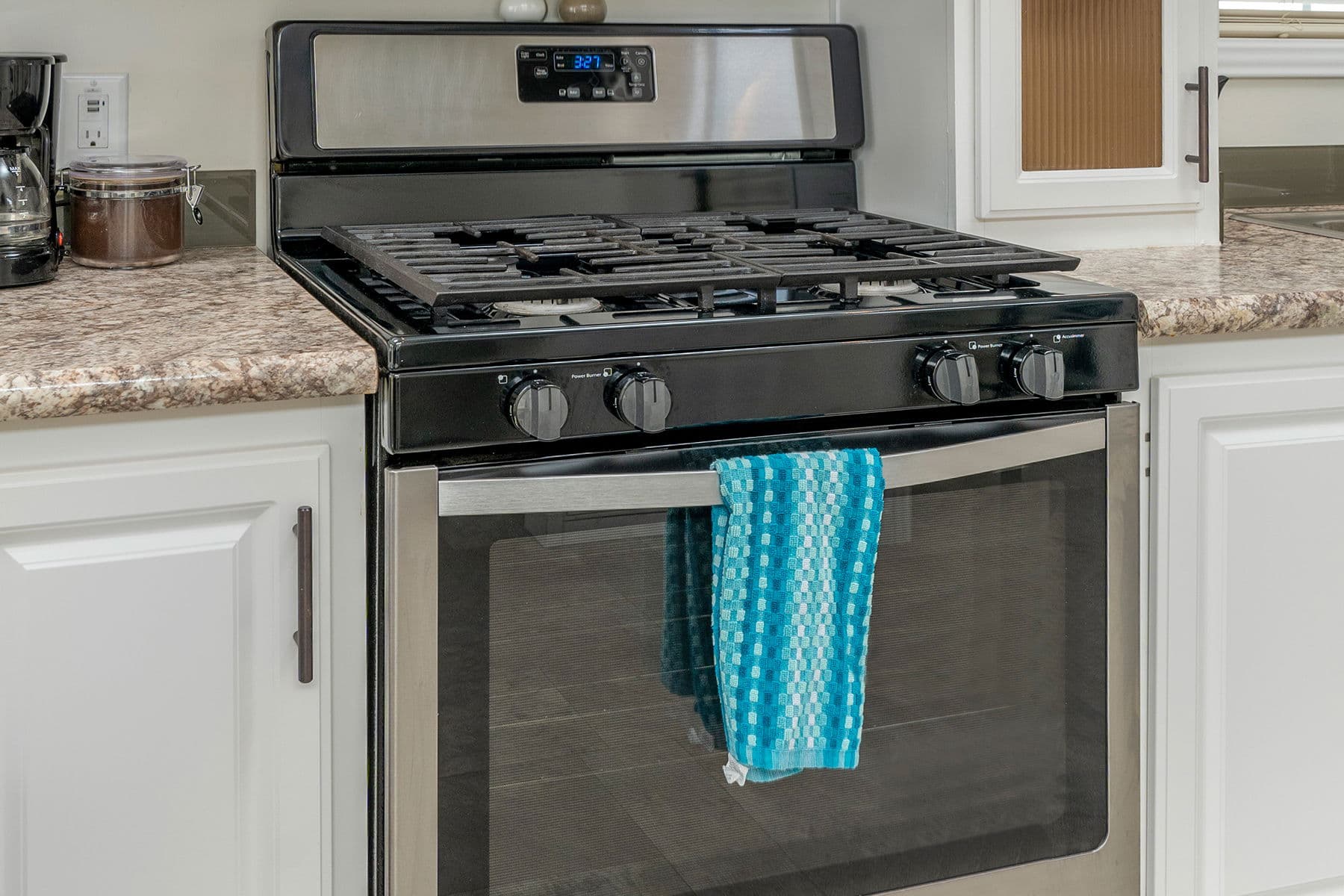 Shore park 4111 kitchen home features