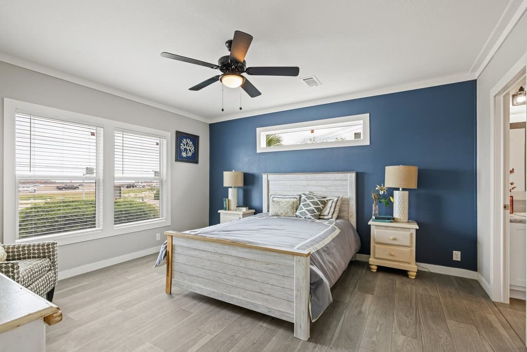 Horizon 30563z bedroom home features