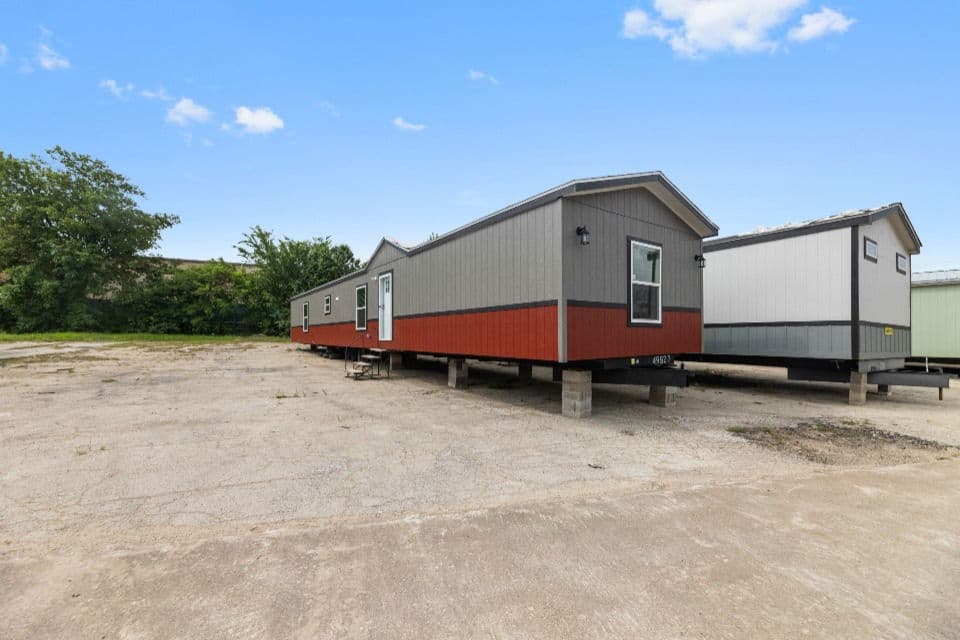 Pinnacle 16763p exterior home features