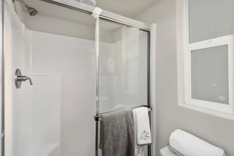 Desert vista apdv239 bathroom home features