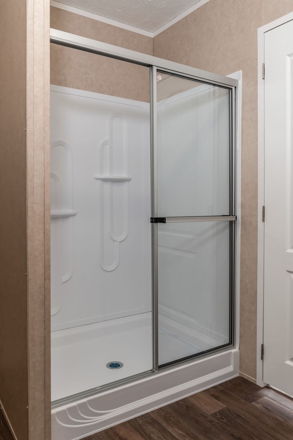 The eagle 52 bathroom home features