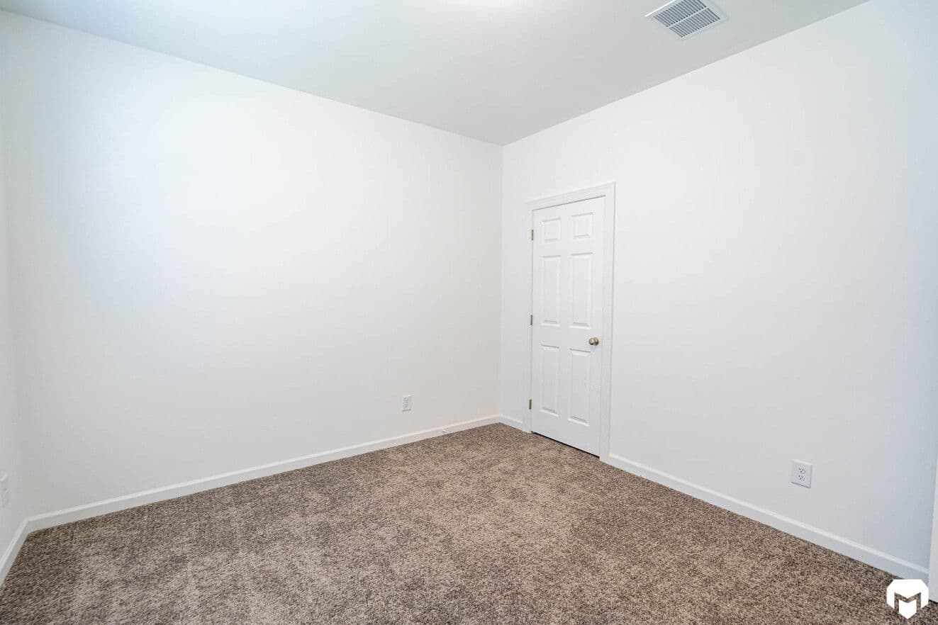 Elite 2.1 32683c bedroom home features