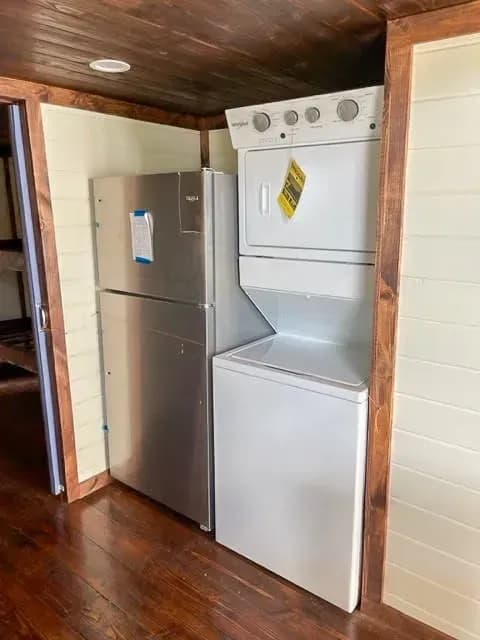 Polar pines | 4b 109 interior home features