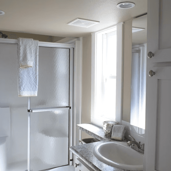 Meadow view bathroom home features
