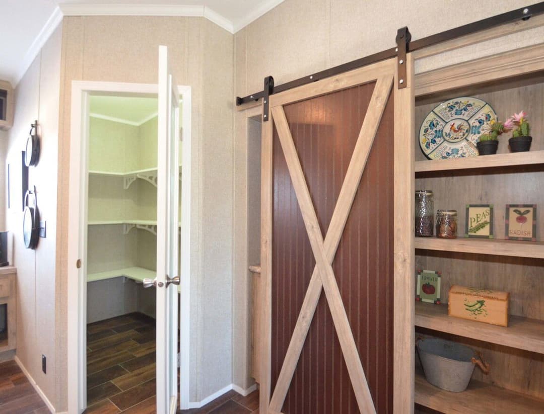 Kensington 28604k interior home features