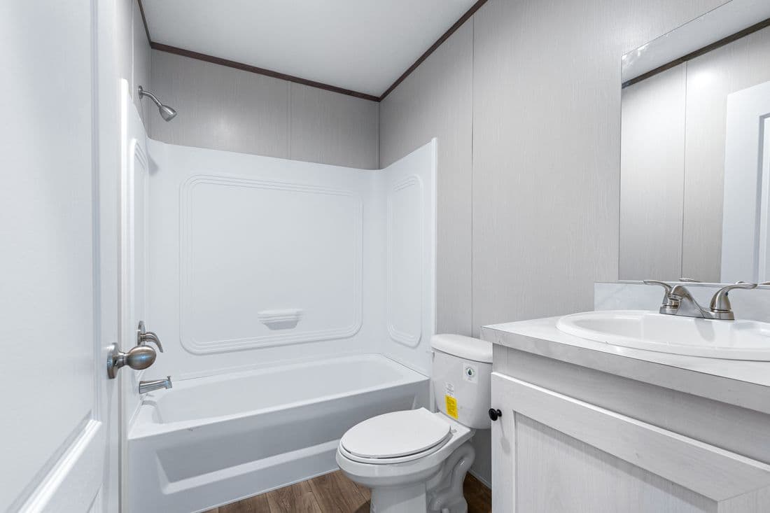 Homestead 16602a bathroom home features