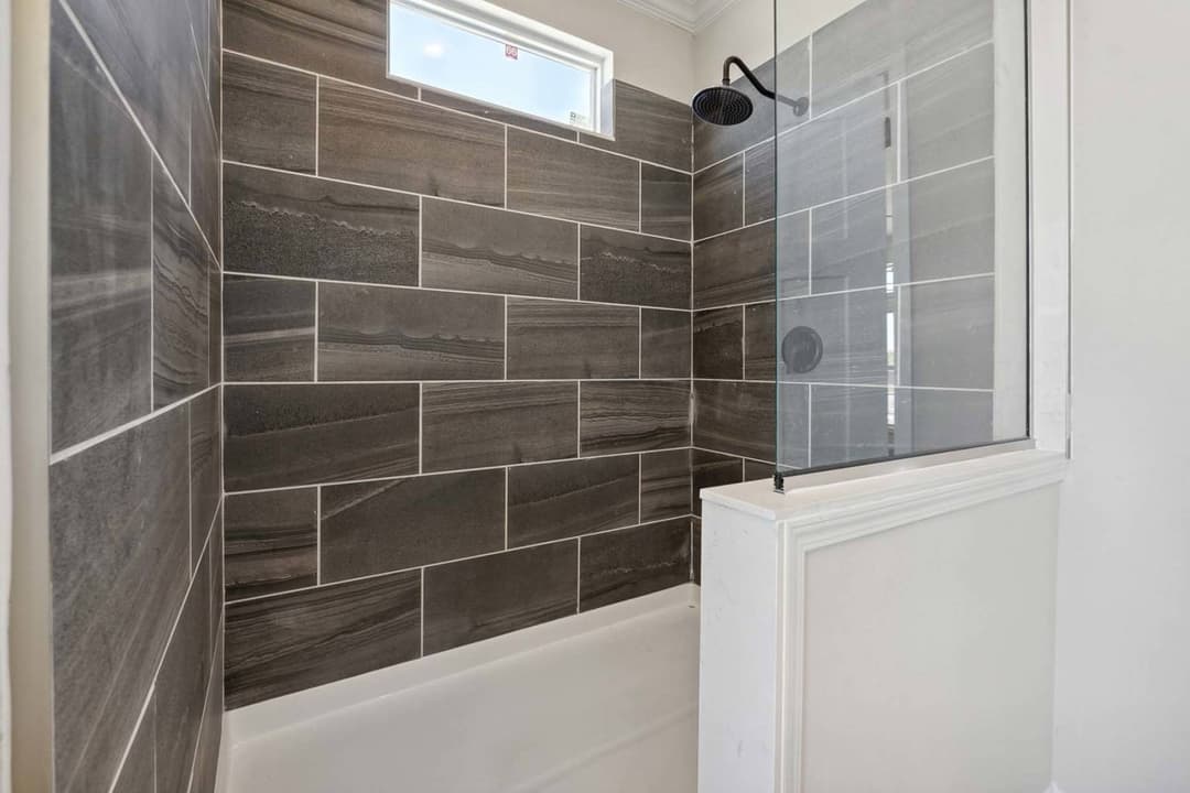 Titan extreme 3276t [the memphis] bathroom home features