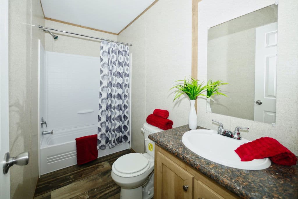 Leo 9156 bathroom home features