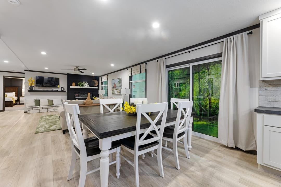 Houghton 24036 interior home features